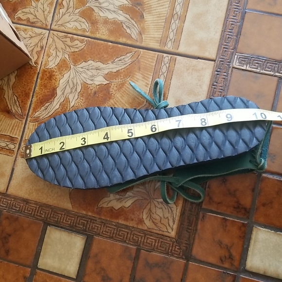 UNIQUE Rustic small batch sandals NIB - Picture 12 of 12